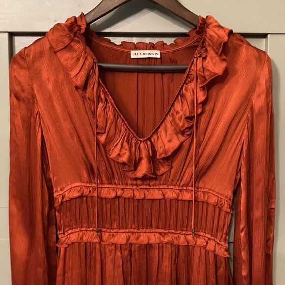 ULLA Johnson Callista Dress in Crimson 100% Silk
Size 0 - Picture 4 of 15